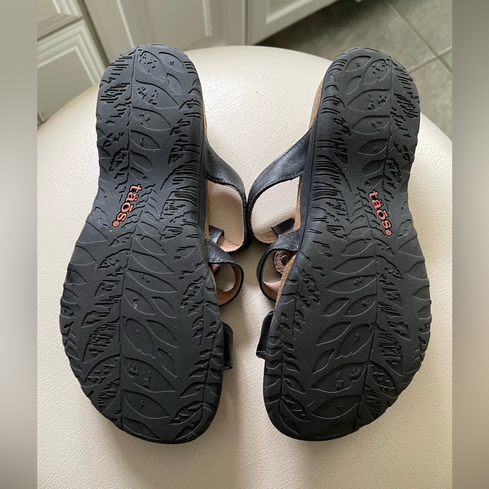 Taos Footwear Black Three-Strap Sandals - Picture 3 of 4